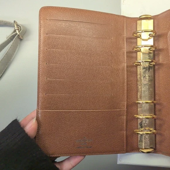 Louis Vuitton Monogram Agenda MM (Personal Size Planner/Agenda) - Picture 7 of 14